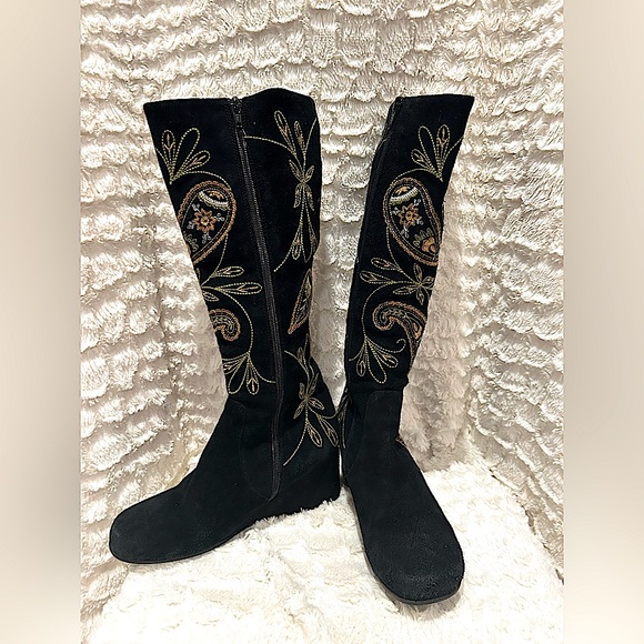 Chocolat Blu Embroidered Knee High Platform Boots, Size 7 - Picture 5 of 9